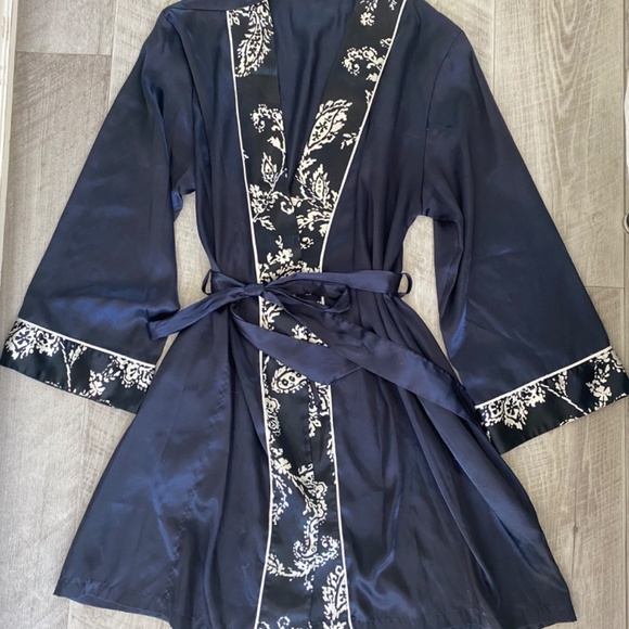 2 piece silky night wear - Picture 2 of 3